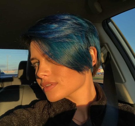 Hallie Clark model nude img