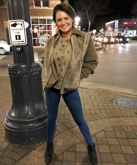 Hallie Clark exclusive star pic