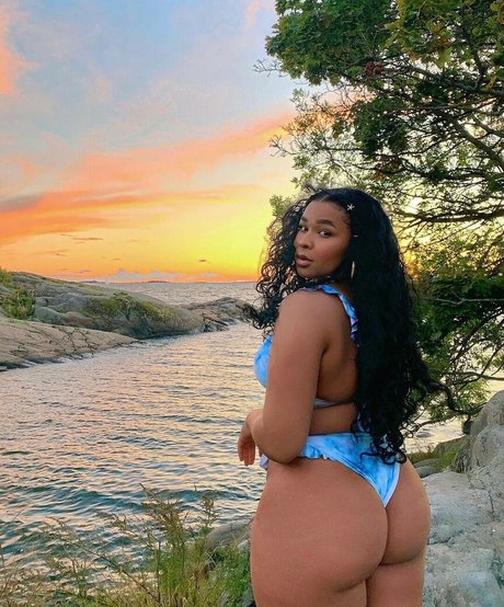 amielatisha naked model galleries