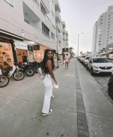 Valentina Kavata pretty model img