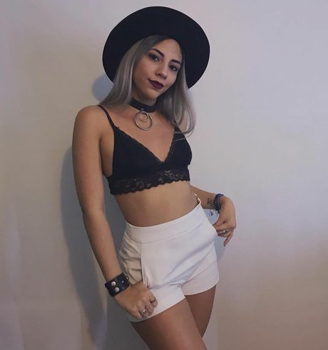 Valentina Kavata perfect model images