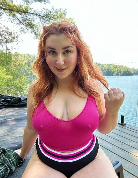 isla moonfree model high quality images