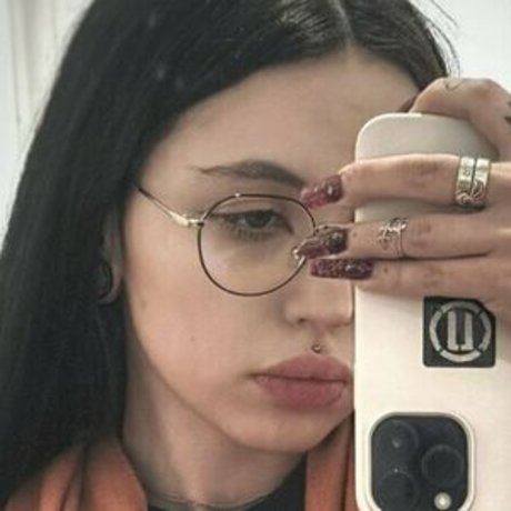 maebeste art actress pictures