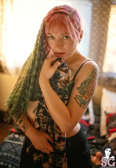 Venomousrose naked model pics