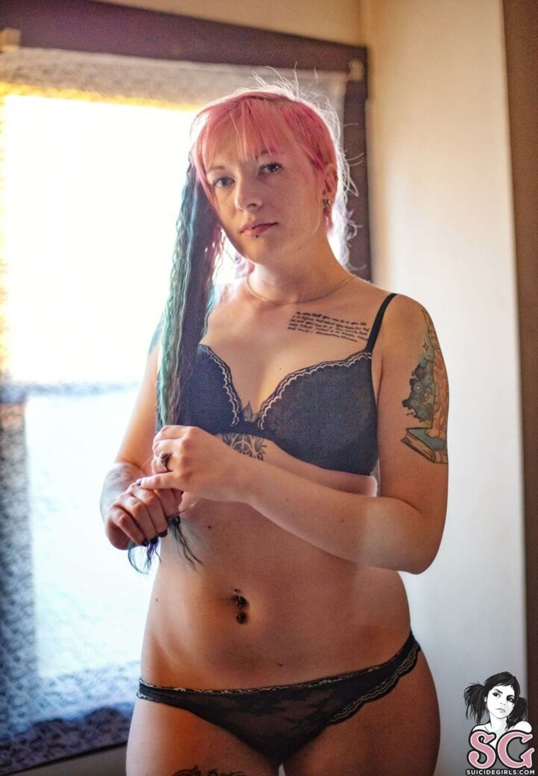 Venomousrose naked star image