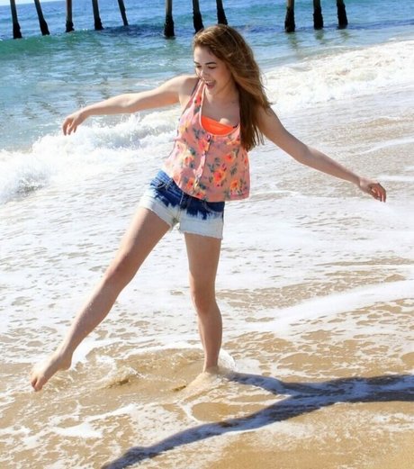 McKaley Miller model pornographic pics