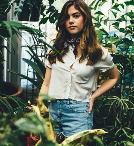 McKaley Miller hot actress img