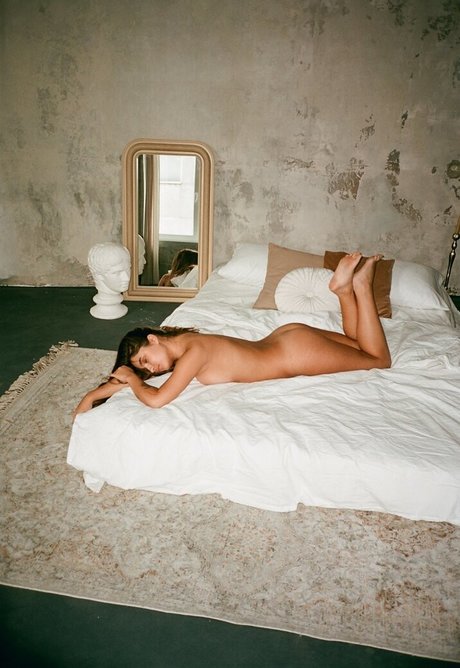 Avrelia Amaris nude actress pic