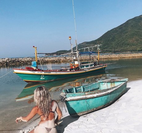 Hafiia Mira art star img