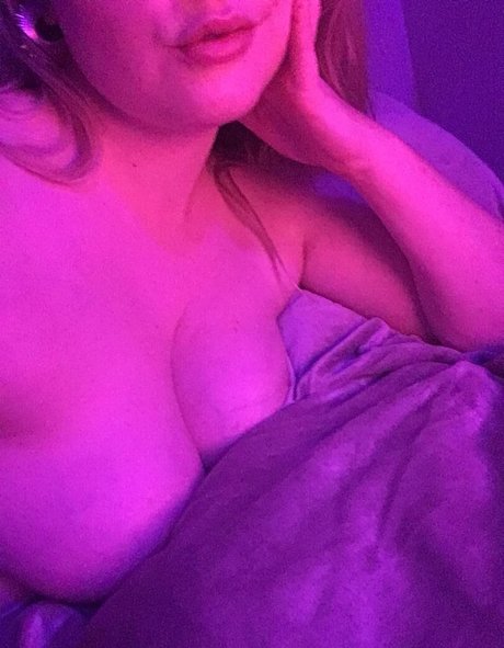 Brecht Apologist star erotic pics