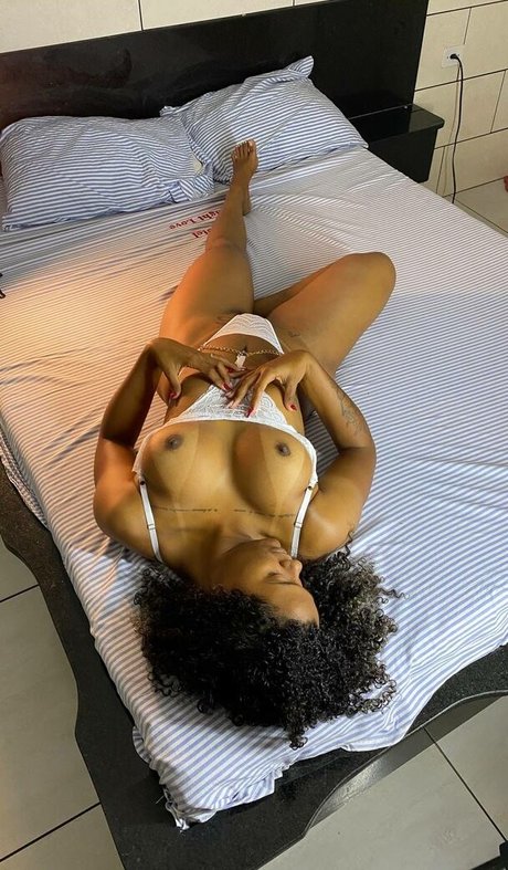 Rebeca Souza nudes model photo