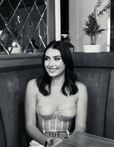 rubyyydi1 erotic model pic