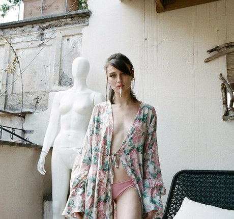 Alice Pagani free model picture