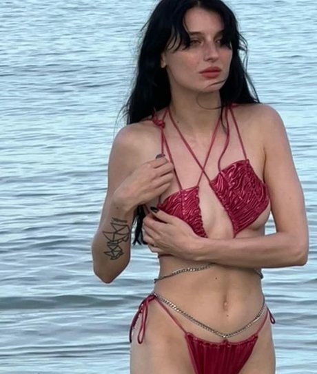 Alice Pagani star erotic images