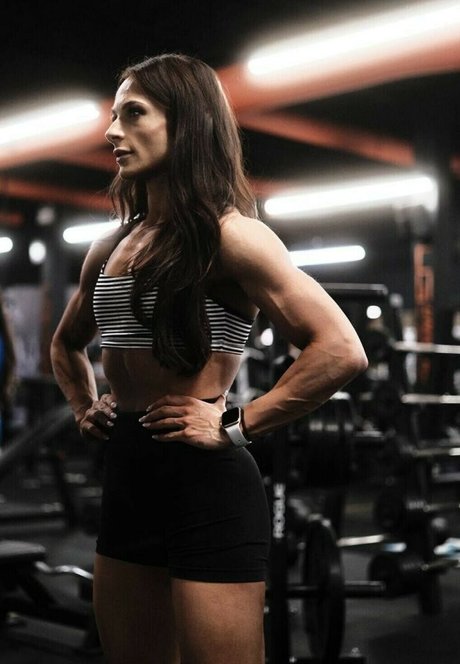 musclemilly model sexy image