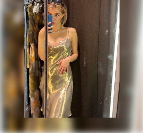 Martina Dell Anna star perfect image