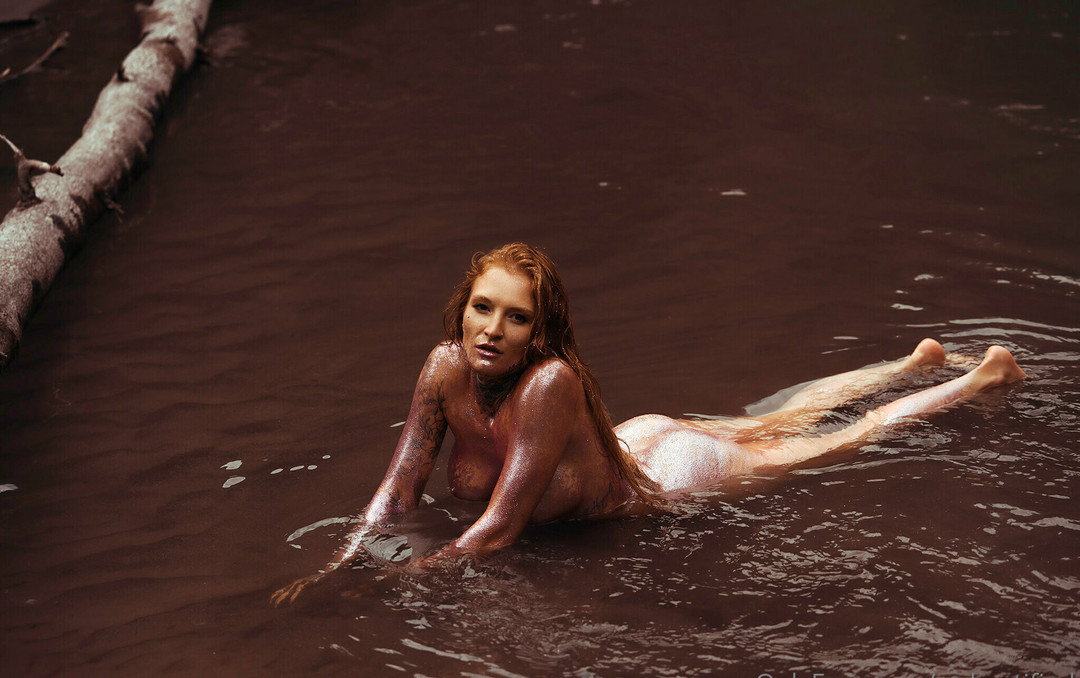 red natified nudes actress photo