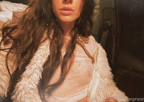 thedakotalyn art model images