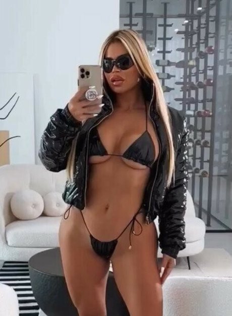 Vanessa Prado Gonzalez star art pics