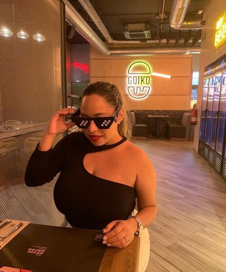 Akaren pornographic model pics