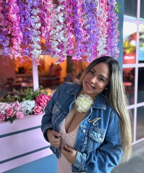 Akaren erotic actress pics