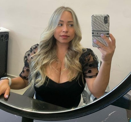 Akaren sexy star photo