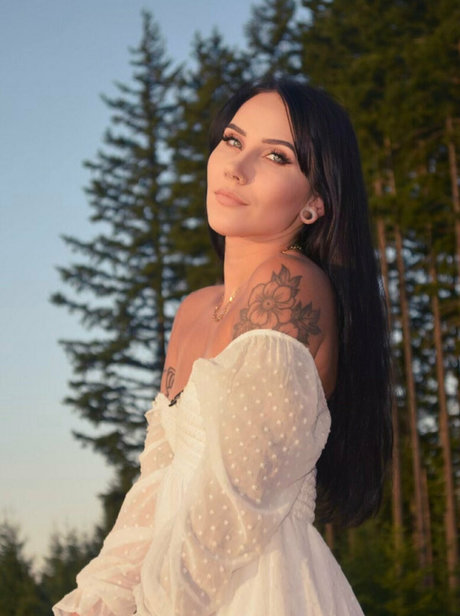 tully banks hot pornstar photo