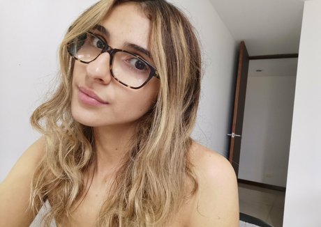 xperteaseing perfect actress pic