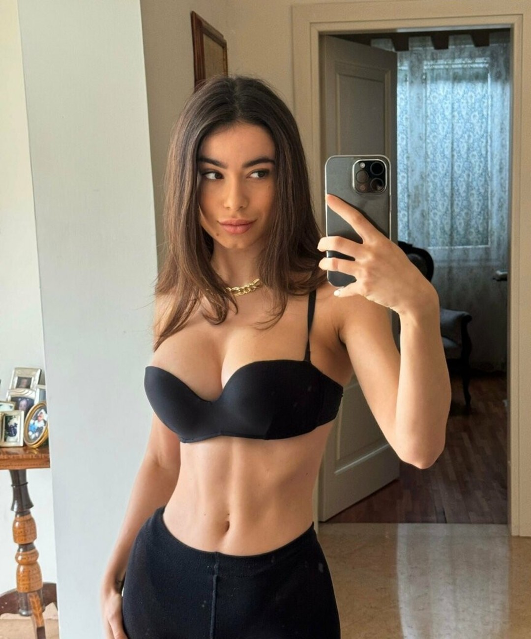 elebertolifree xxx model photo