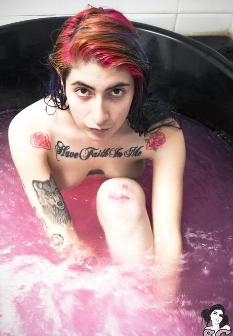 Karenzio model sexy img