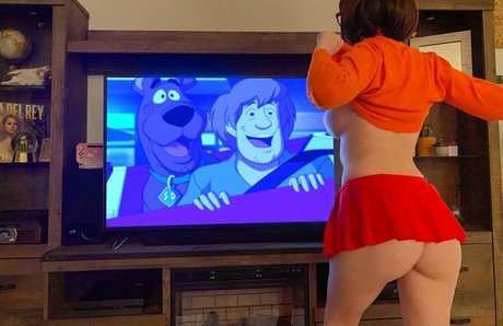 Scooby Doo model sexy photos