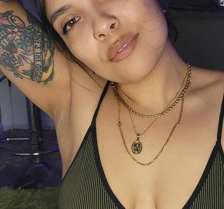 Sunnysweetheartxo nude model picture