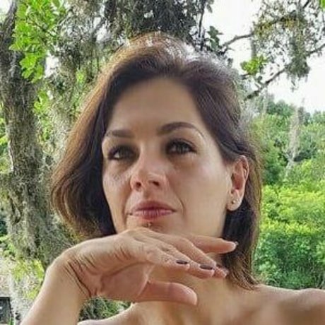 R Camejo pretty model pics