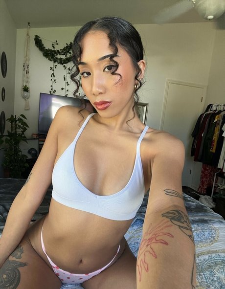 uluvzella sexy actress photo