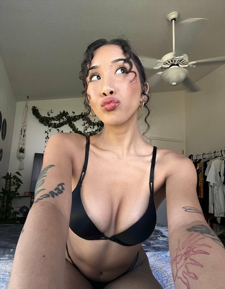 uluvzella perfect actress image