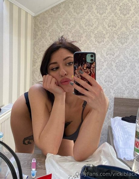 vickiblack star adult picture