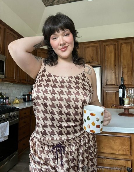 cherryishairy pornstar pretty pic