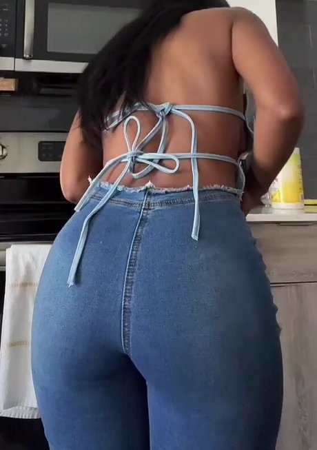 warriyah model pretty photos