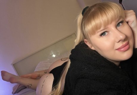 black hair milf onlyfans naked photo