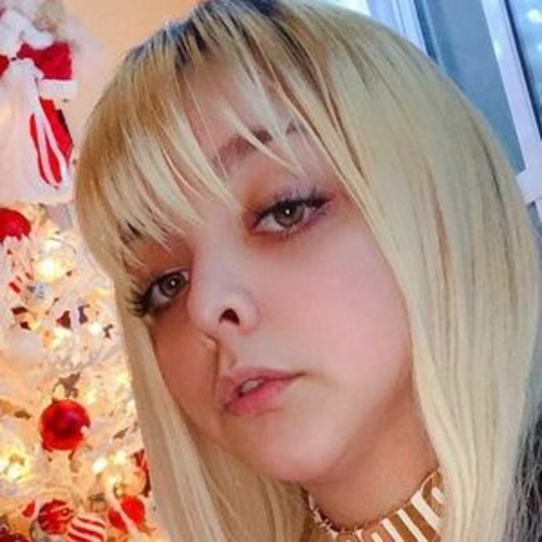 Alice Deschamps hot actress img