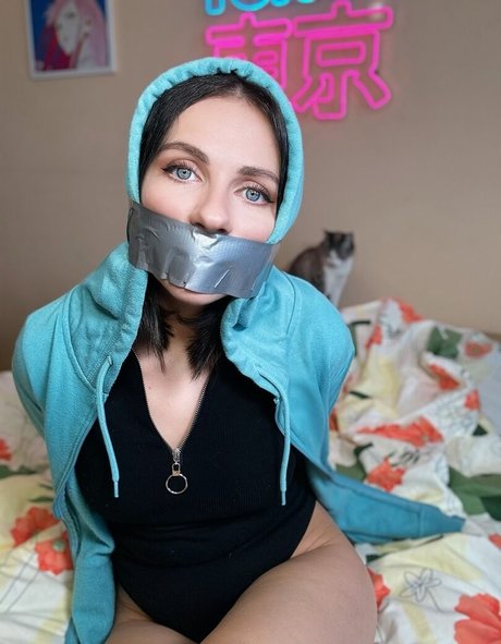 Honeyiknowyouknow adult model photo