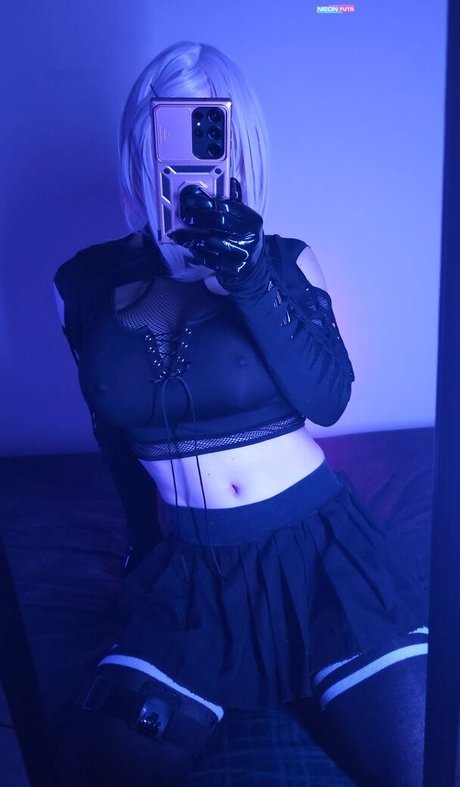 neonfuta pretty pornstar pics