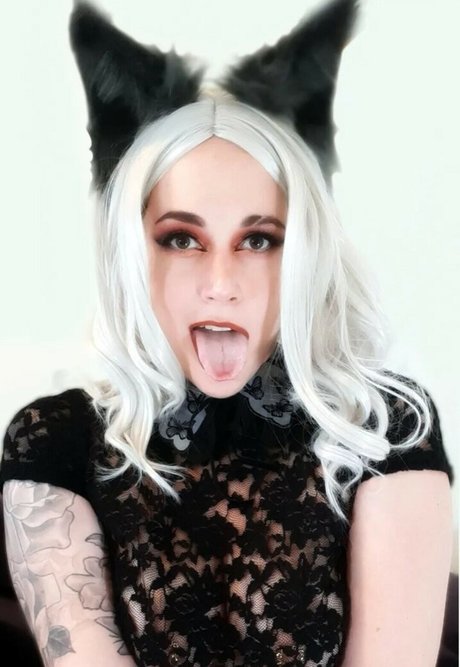 Salunes secret star hot images