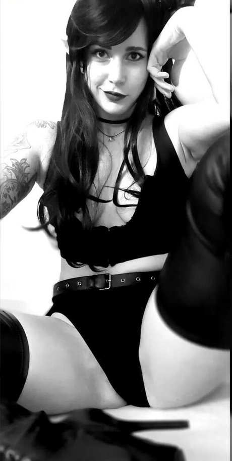 Salunes secret model adult pics