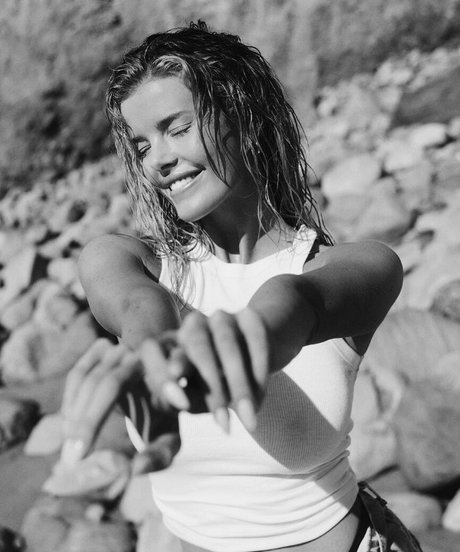 Mckenzie Hewson erotic model img