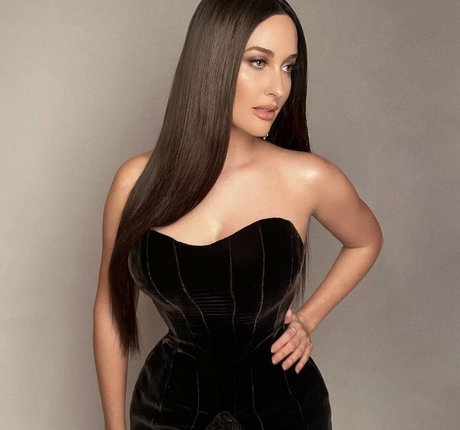 Kacey Musgraves profile image