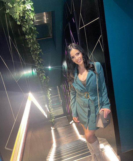 Megan L beautiful model image