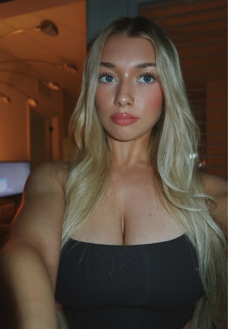 milf strip onlyfans exclusive photos