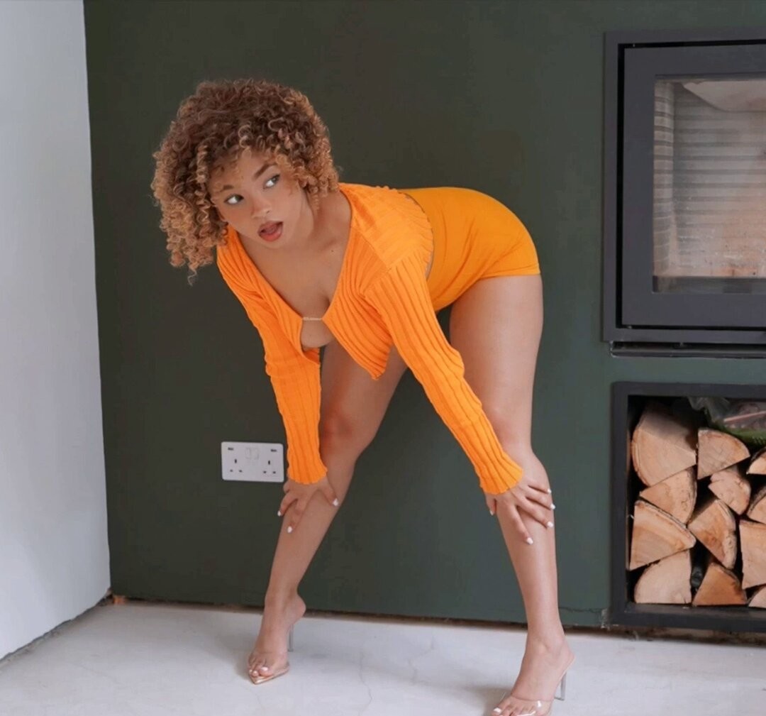 KiaraPeachy pornstar beautiful photos