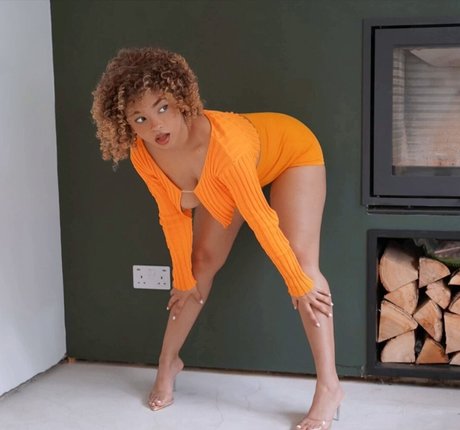 KiaraPeachy top star pics